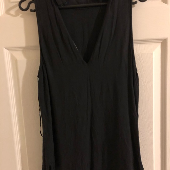 Women’s clothing. - Picture 2 of 2